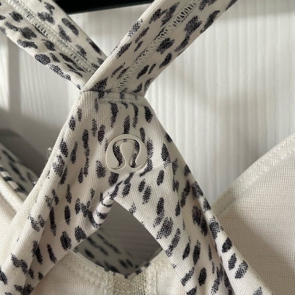 White and Black Printed Lululemon Workout Top Size 8 - Picture 3 of 4